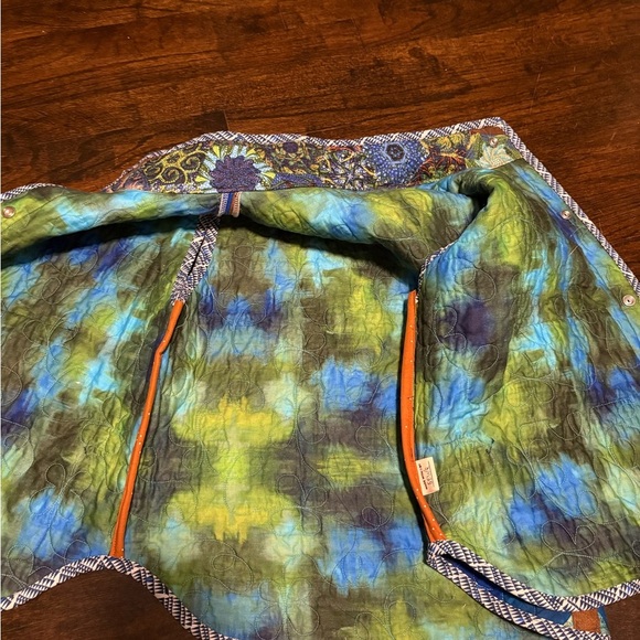 Original vest made from thrifted baby quilt. Size medium. - Picture 3 of 6